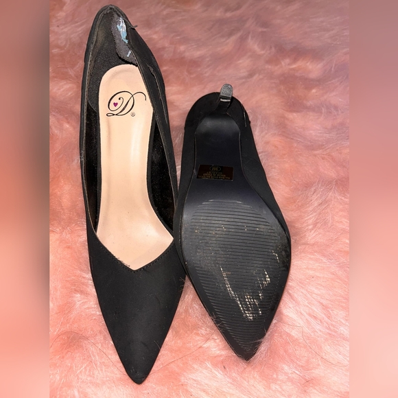 Black heels - Picture 2 of 3